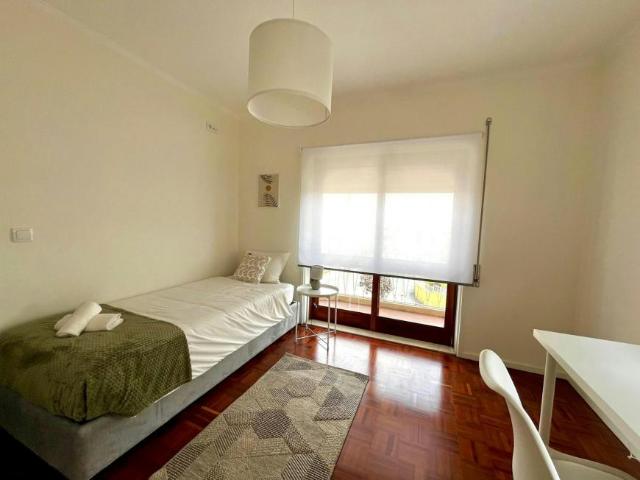 Quarto alugar em Avilhó, Porto