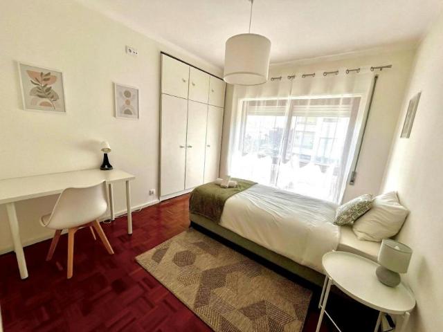 Quarto alugar em Avilhó, Porto