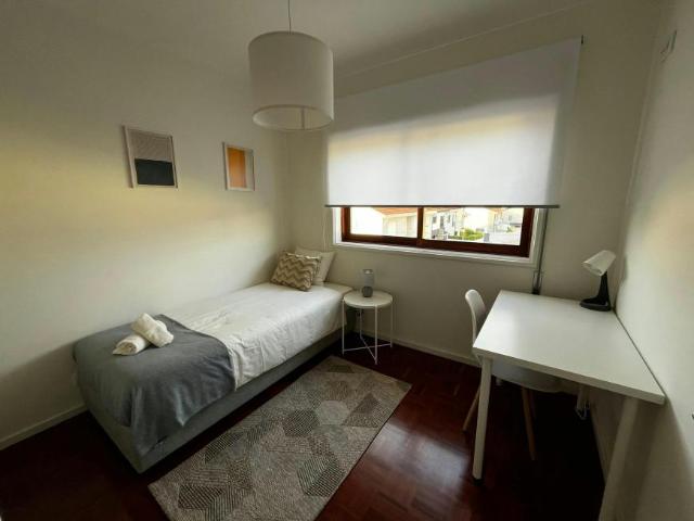 Quarto alugar em Avilhó, Porto