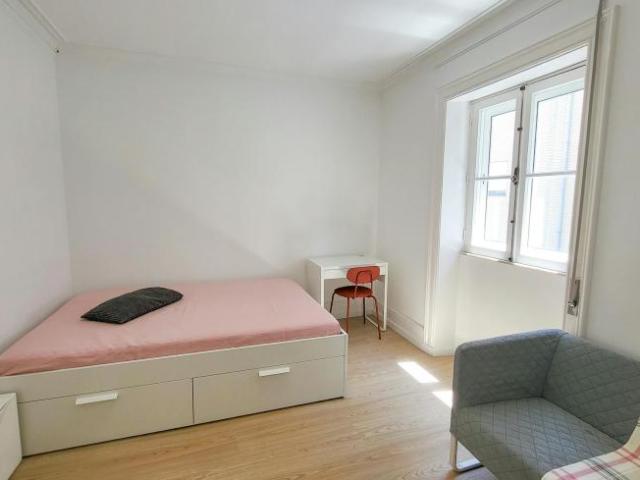 Quarto alugar em Oliveiras, Gondomar