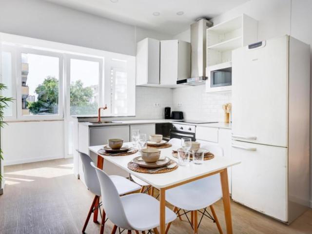 Apartamento alugar em Santo António da Caparica, Almada