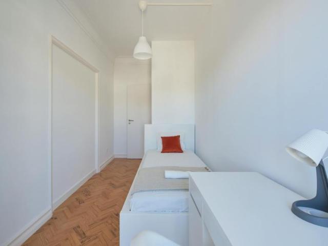 Quarto alugar em Bairro de São Miguel, Lisboa