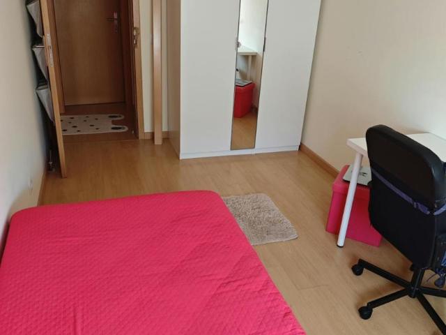 Quarto alugar em Santa Clara, Lisboa