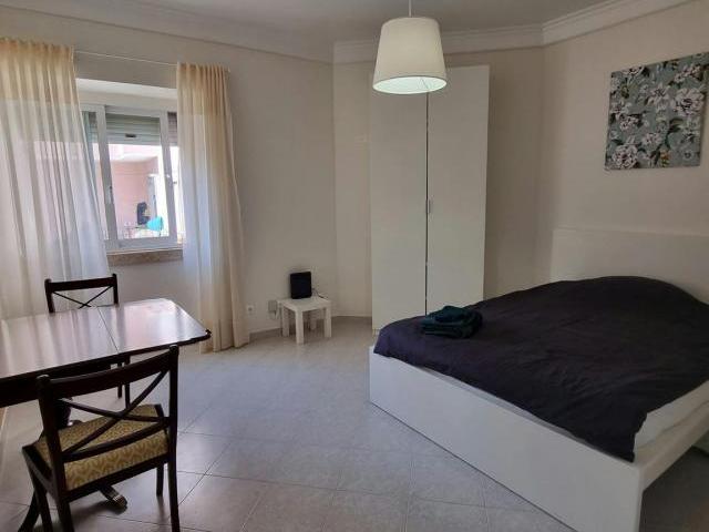 Quarto alugar em Bairro Lopes, Lisboa