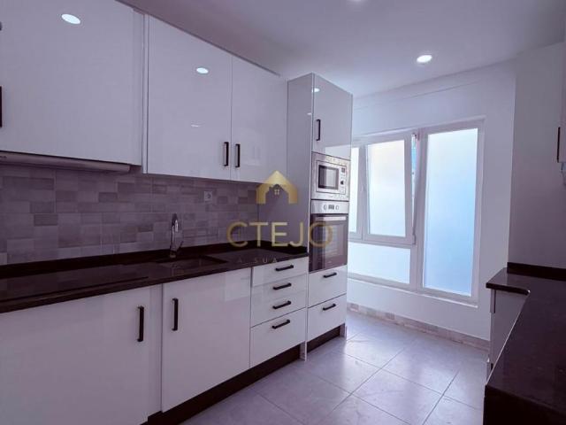 Apartamento venda em Santiago Dos Velhos, Lisboa