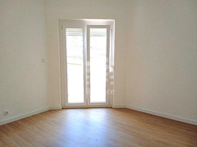 Apartamento alugar em Santiago Dos Velhos, Lisboa
