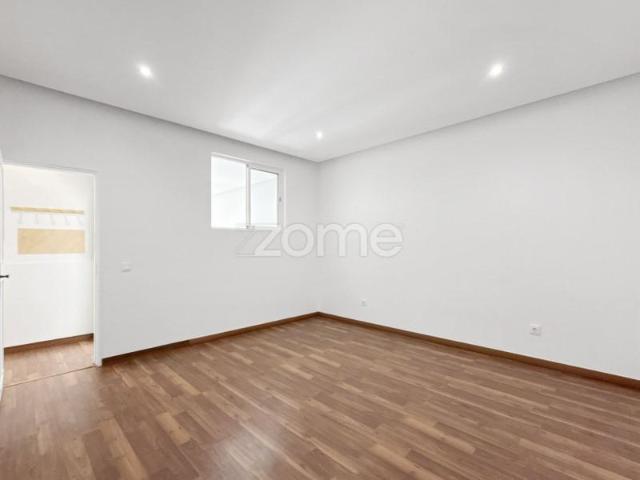 Apartamento venda em Santiago Dos Velhos, Lisboa