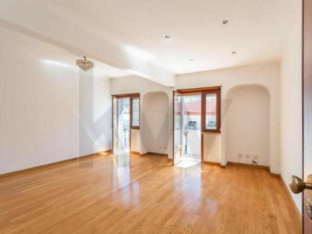 Apartamento alugar em Alto de Santa Catarina, Oeiras