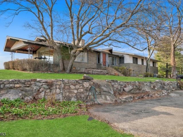 House for sale in Oakland, New Jersey