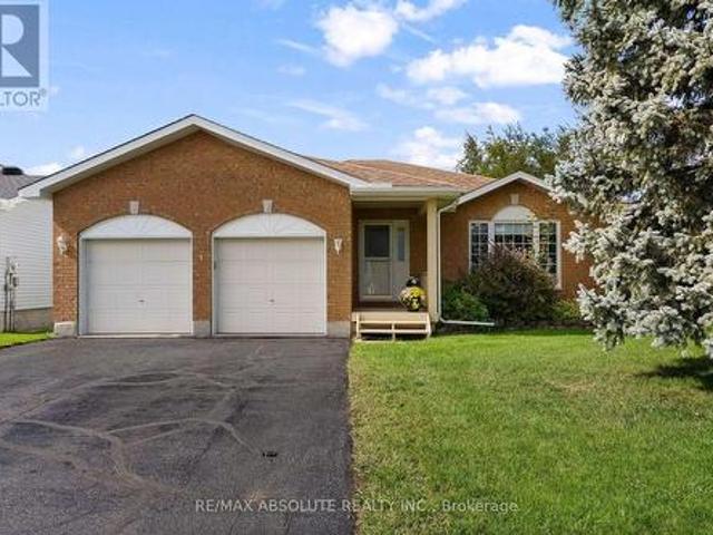 House for sale in Renfrew, Ontario