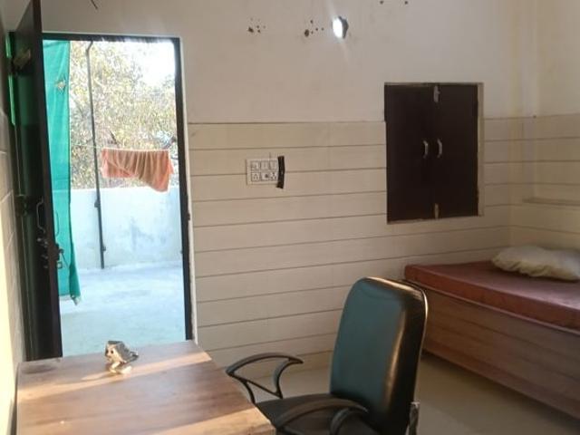 Property for rent in Deri