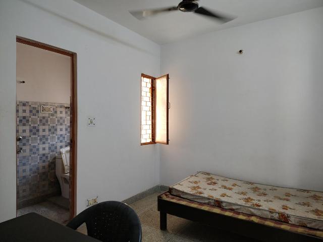Flat for rent in South Delhi, Deri