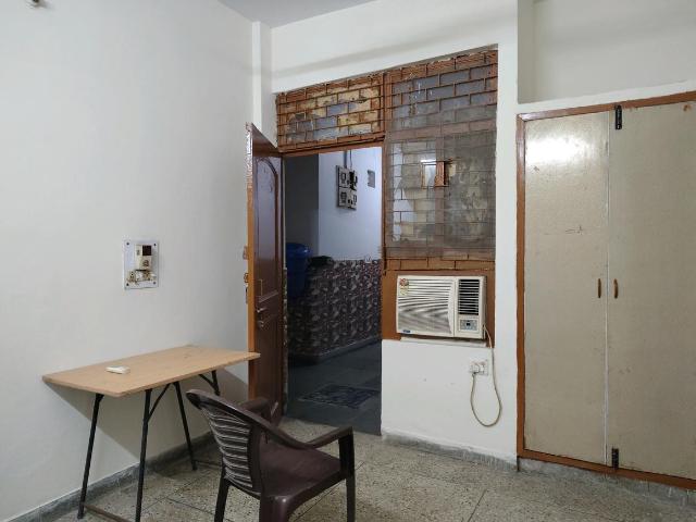 Flat for rent in South Delhi, Deri
