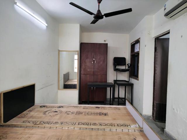 Flat for rent in South Delhi, Deri