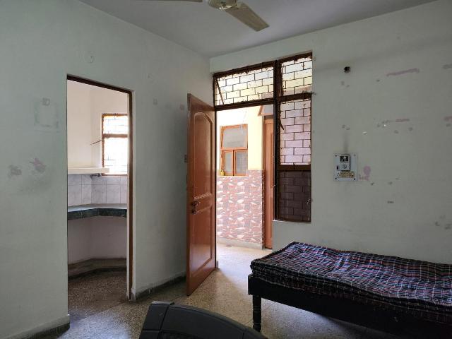 Flat for rent in South Delhi, Deri