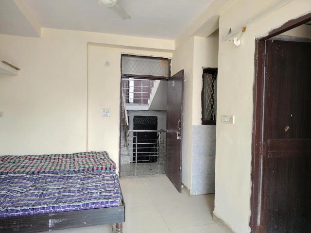 Flat for rent in South Delhi, Deri