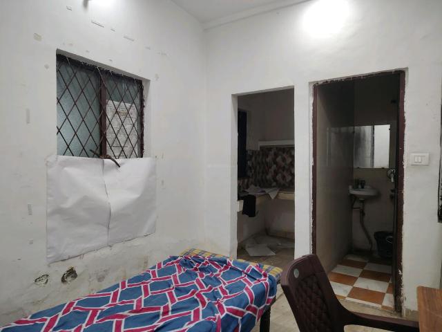 Flat for rent in South Delhi, Deri