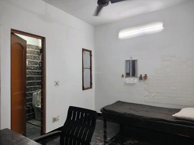 Flat for rent in South Delhi, Deri