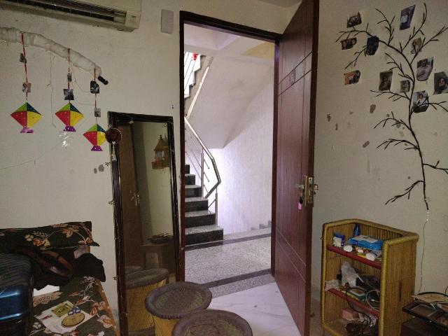 Flat for rent in South Delhi, Deri