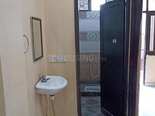Flat for rent in South West Delhi, Deri