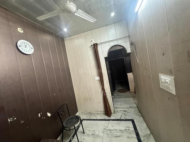 Flat for rent in South West Delhi, Deri