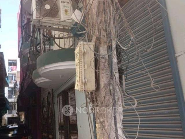 Flat for rent in South Delhi, Deri