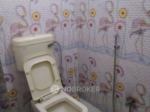 Flat for rent in South Delhi, Deri