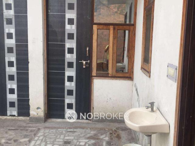 Flat for rent in West Delhi, Deri