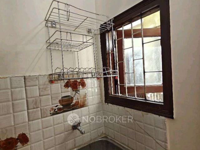 Flat for rent in South Delhi, Deri