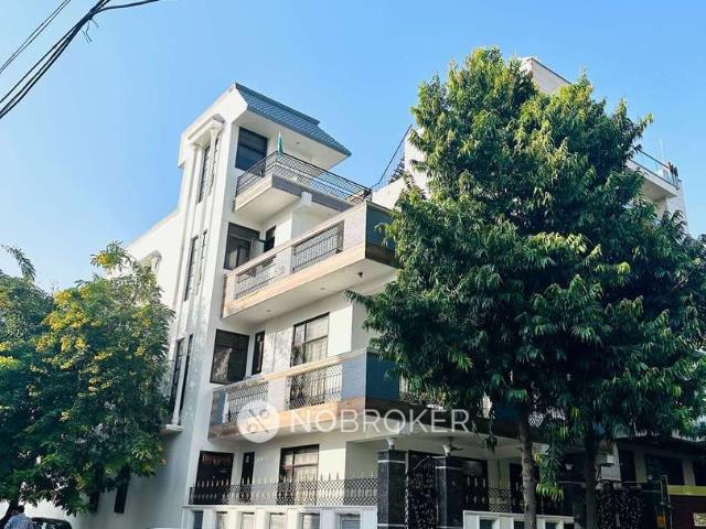 Flat for rent in Sector 34, Noida