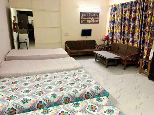 Flat for rent in West Delhi, Deri