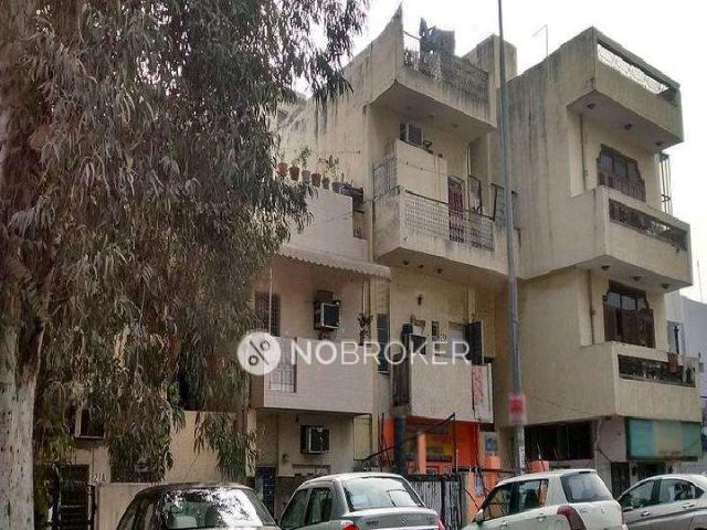 Flat for sale in South West Delhi, Deri