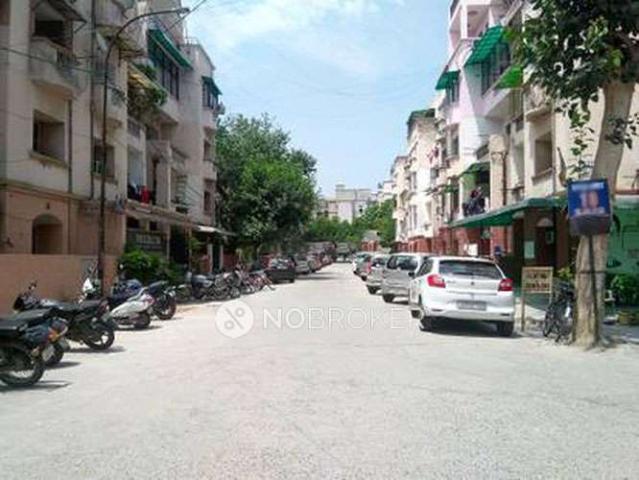 Flat for sale in West Delhi, Deri