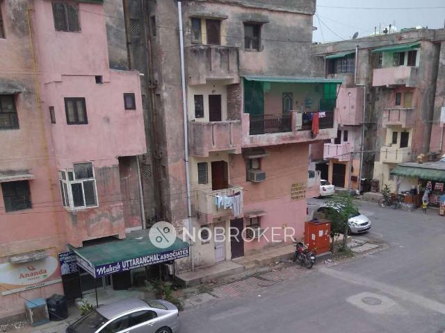Flat for sale in South West Delhi, Deri