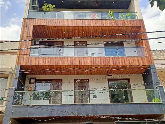Flat for rent in North West Delhi, Deri