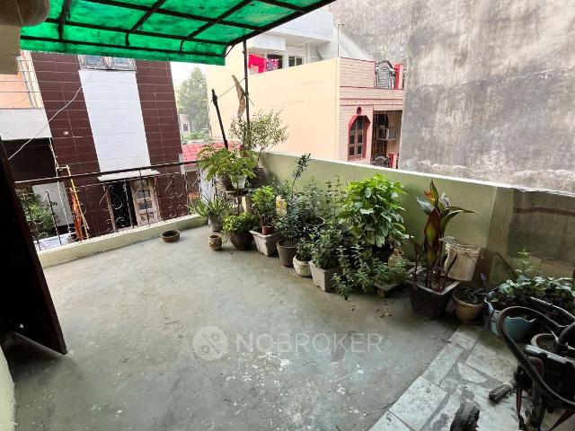 Flat for rent in West Delhi, Deri