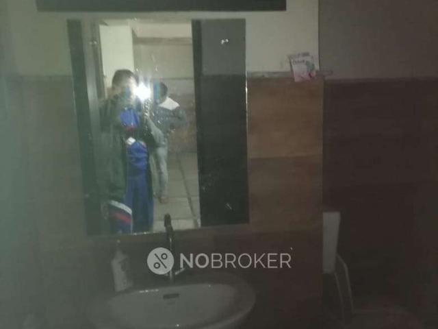 Flat for rent in East Delhi, Deri