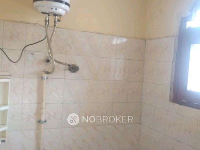 Flat for rent in North West Delhi, Deri