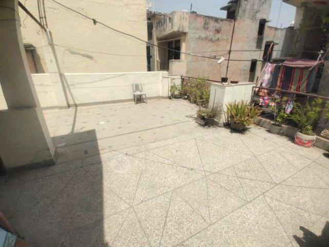 Property for rent in Deri