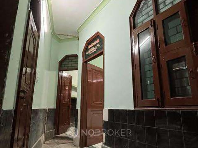 Property for rent in Deri