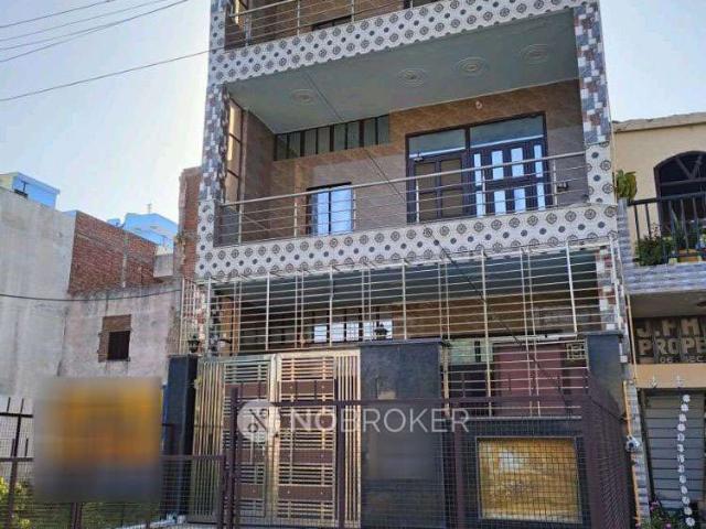 Property for rent in Hariana