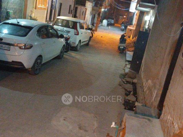 House for sale in North West Delhi, Deri