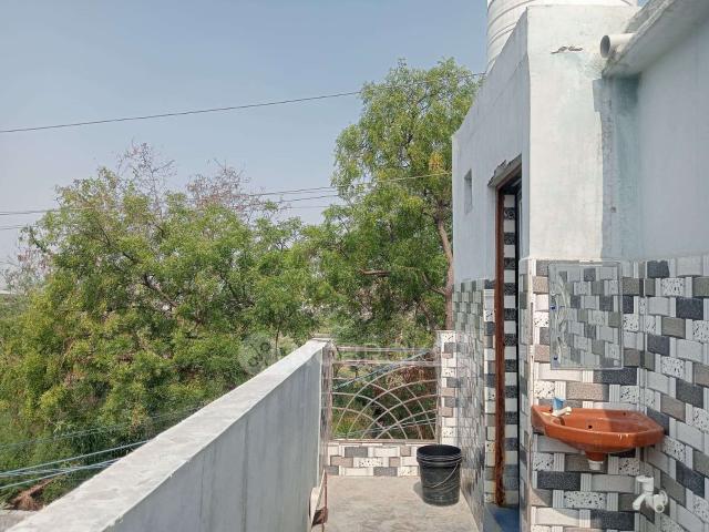 House for sale in North West Delhi, Deri