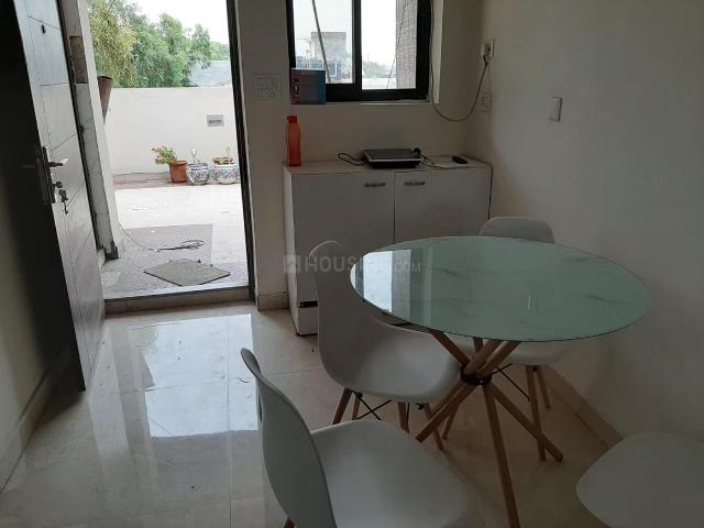 Flat for rent in South Delhi, Deri