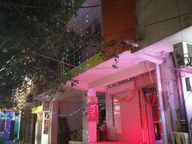 Flat for rent in South Delhi, Deri