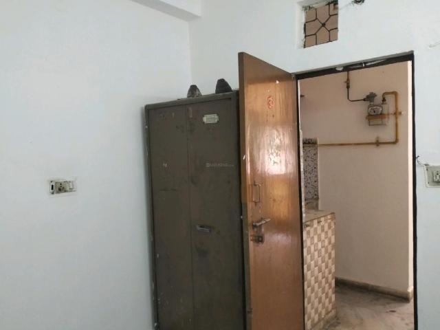 Flat for rent in East Delhi, Deri