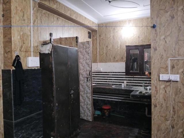 Flat for rent in East Delhi, Deri