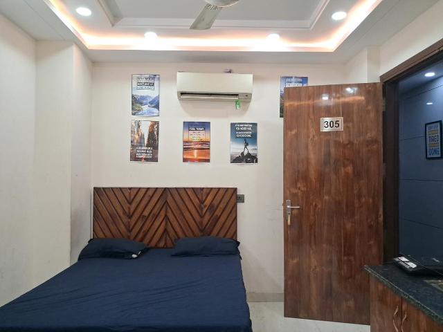 Flat for rent in West Delhi, Deri