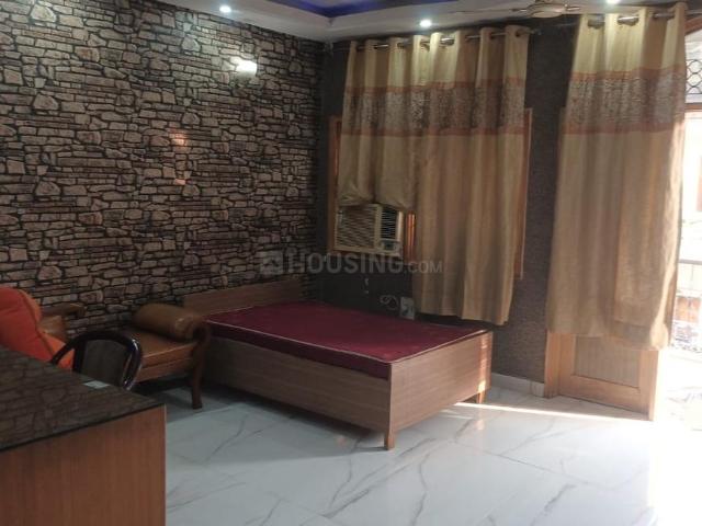 Flat for rent in Anand Parbat, Delhi