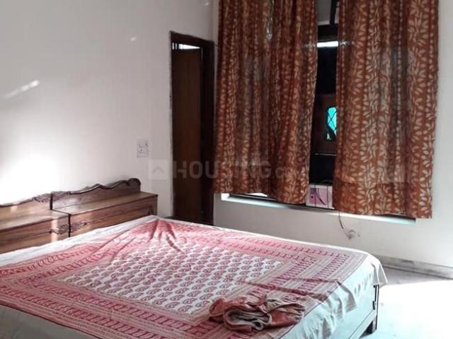 Flat for rent in Anand Parbat, Delhi